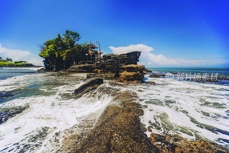 Tanah Lot水庙宽角视图，巴厘岛，印度尼西亚